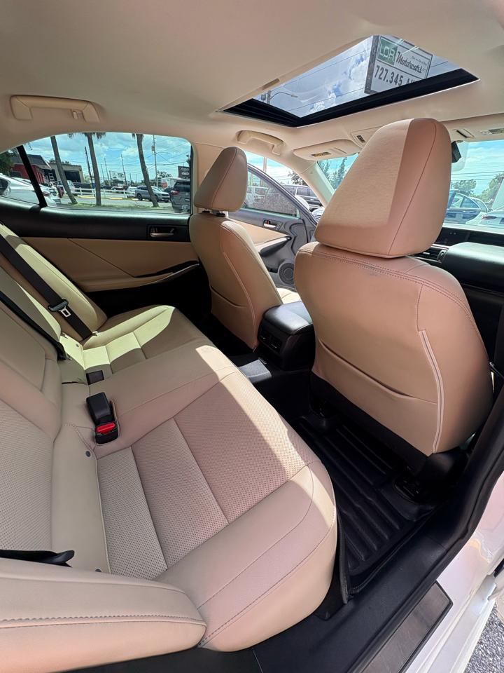 Lexus IS 300 RWD 2018