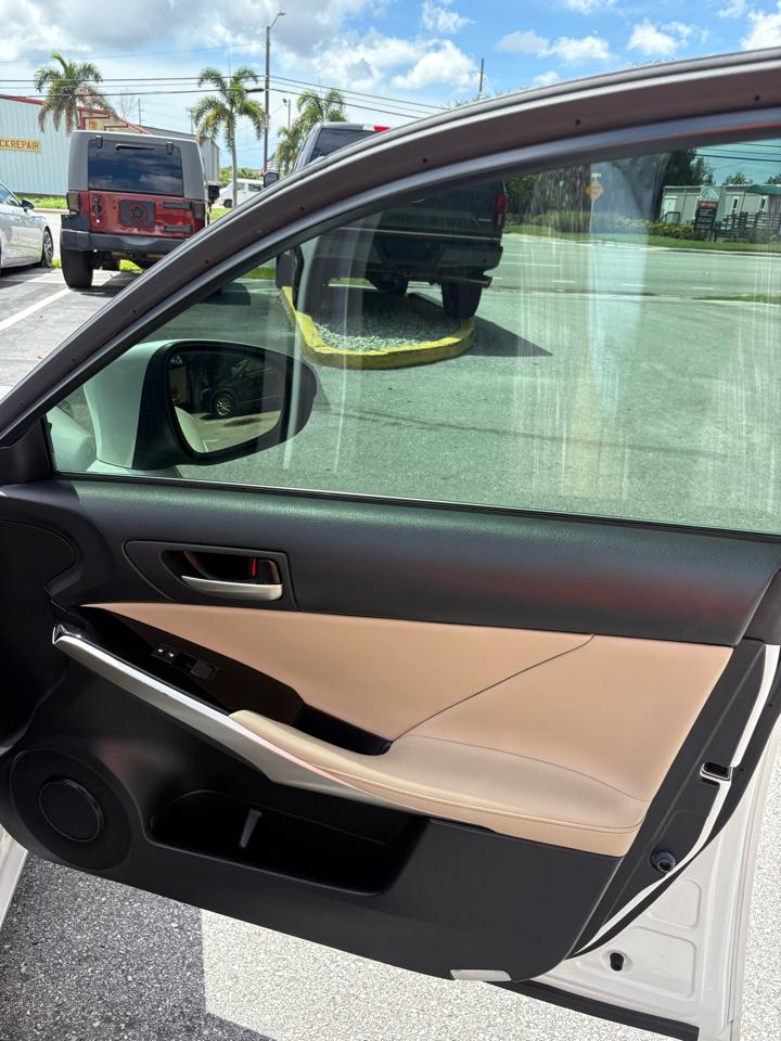 Lexus IS 300 RWD 2018
