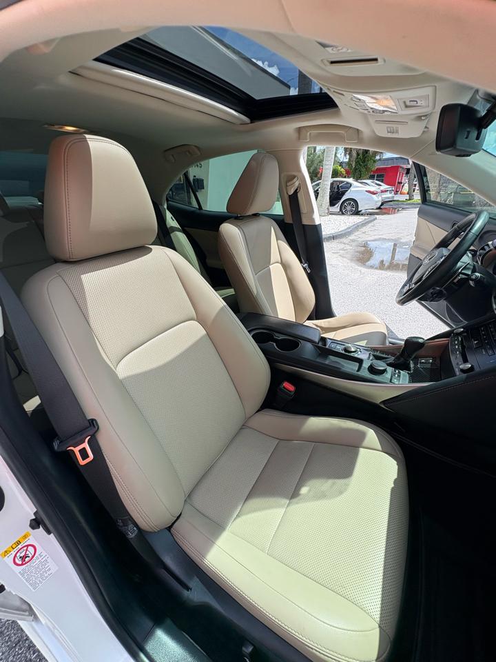Lexus IS 300 RWD 2018