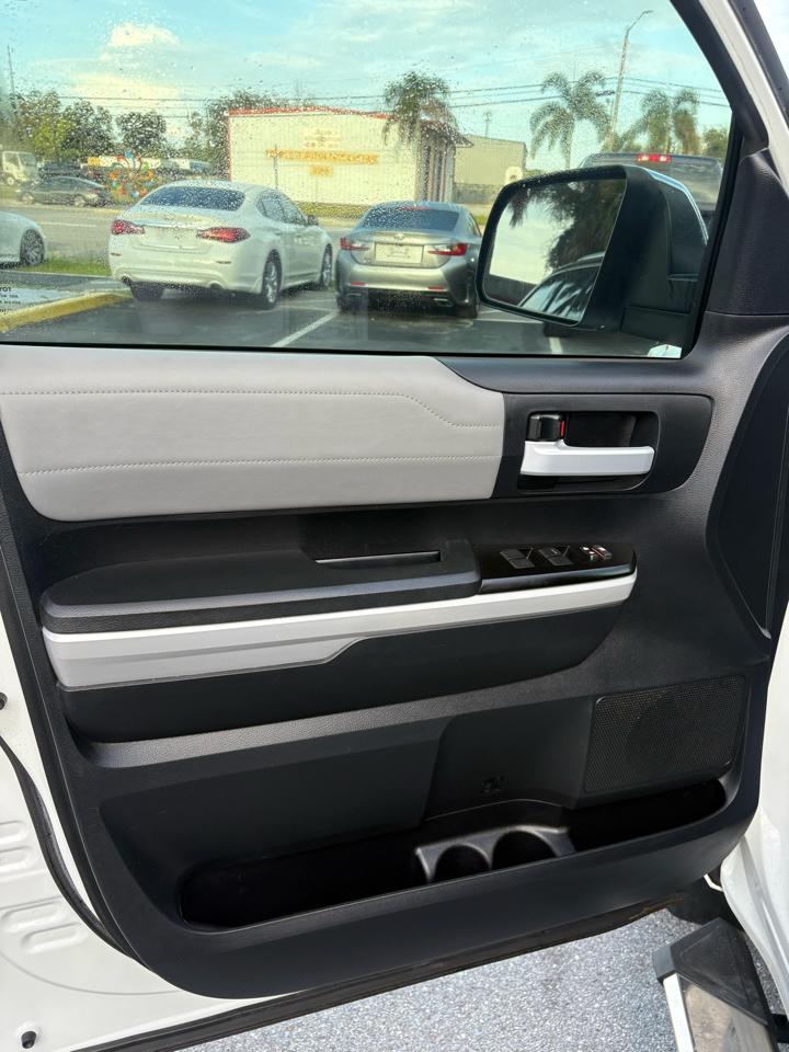 Toyota Tundra Limited 5.7L FFV CrewMax 4WD 2018