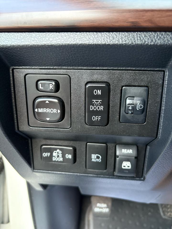 Toyota Tundra Limited 5.7L FFV CrewMax 4WD 2018