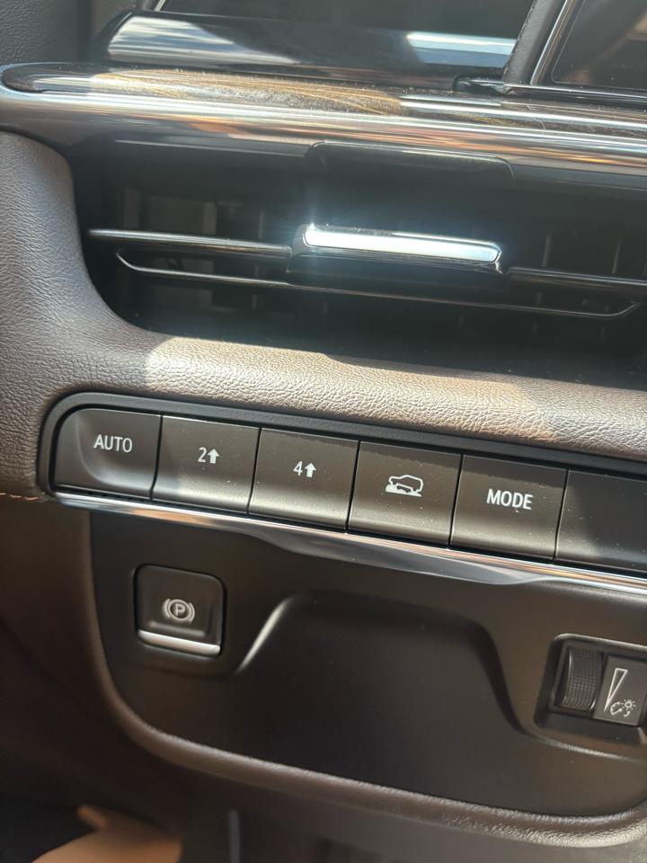 Cadillac Escalade Premium Luxury AWD 2021