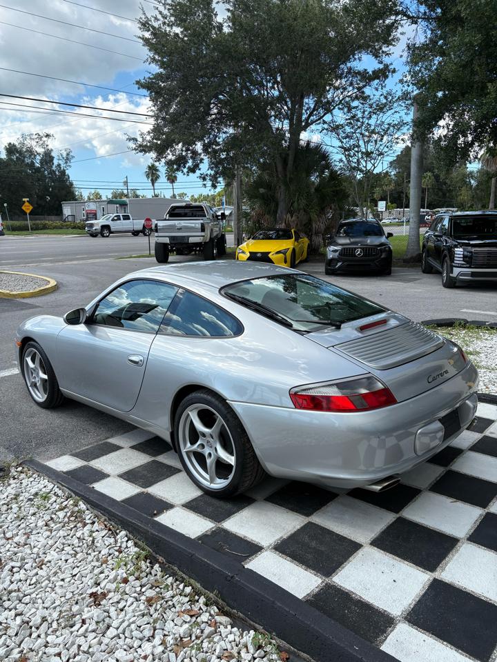 Porsche 911 Carrera Coupe 2004