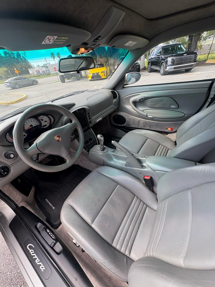Porsche 911 Carrera Coupe 2004