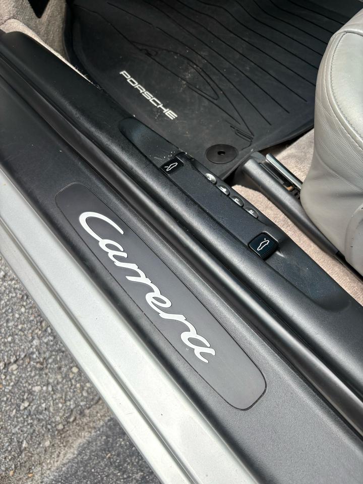 Porsche 911 Carrera Coupe 2004