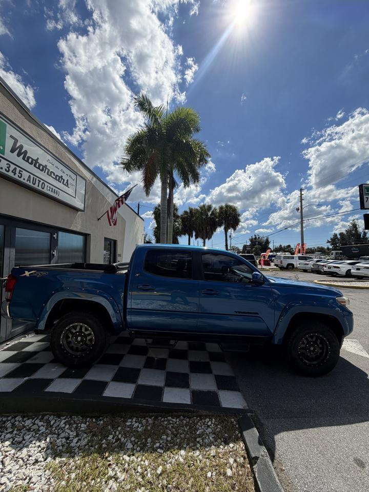 Toyota Tacoma SR5 Double Cab 2WD 2017