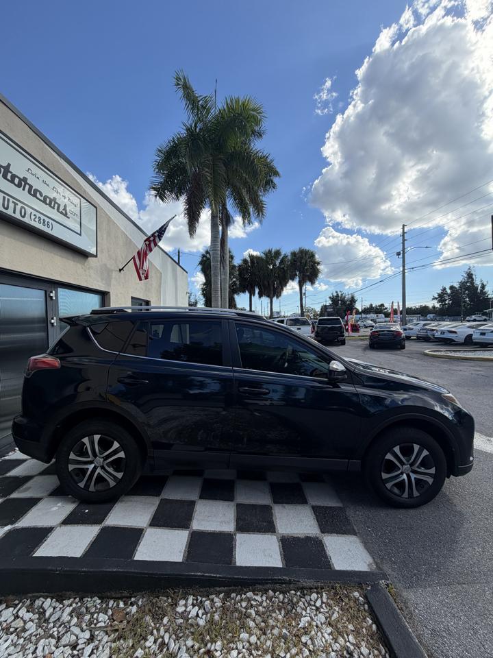 Toyota RAV4 LE FWD 2017