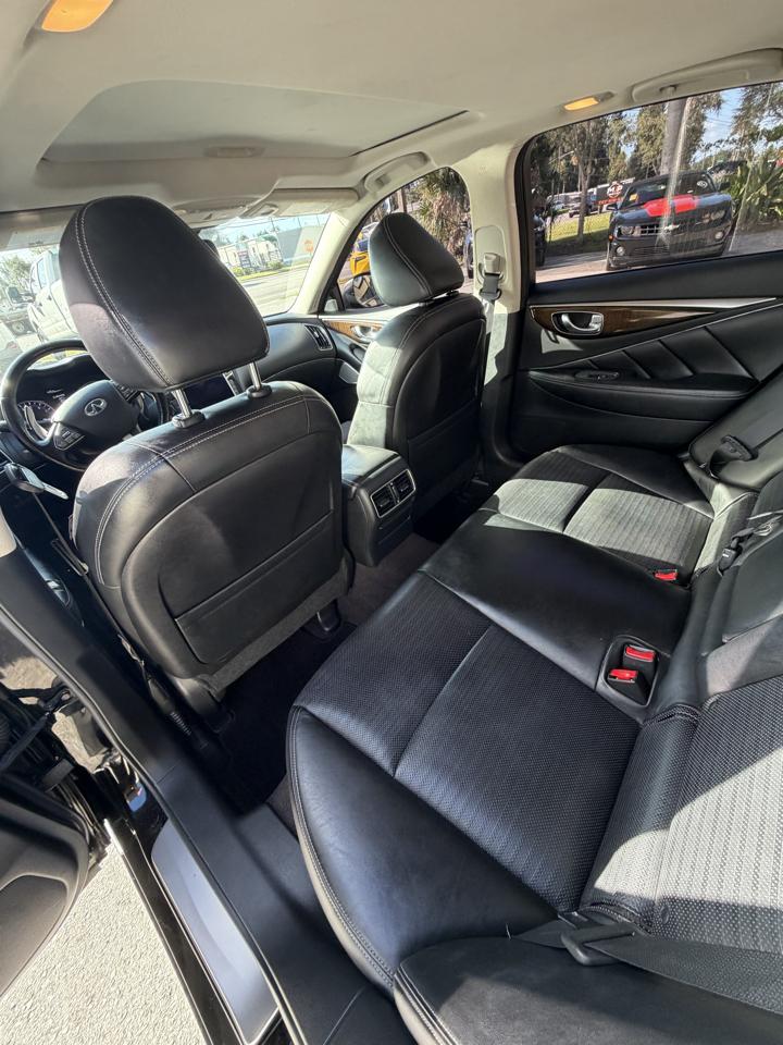 Infiniti Q50 Red Sport 400 AWD 2017