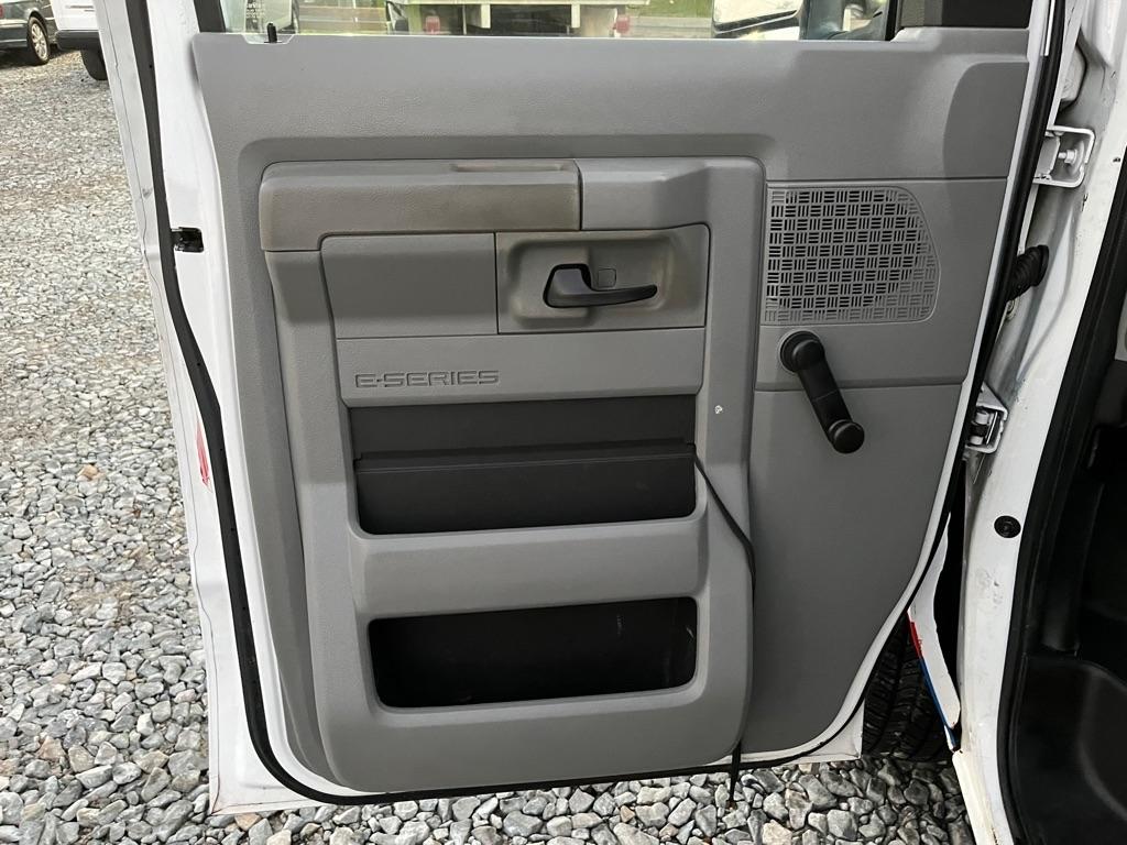 Ford Econoline E-250 2009