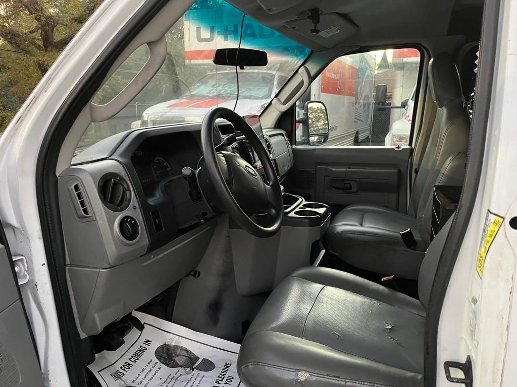 Ford Econoline E-250 2009
