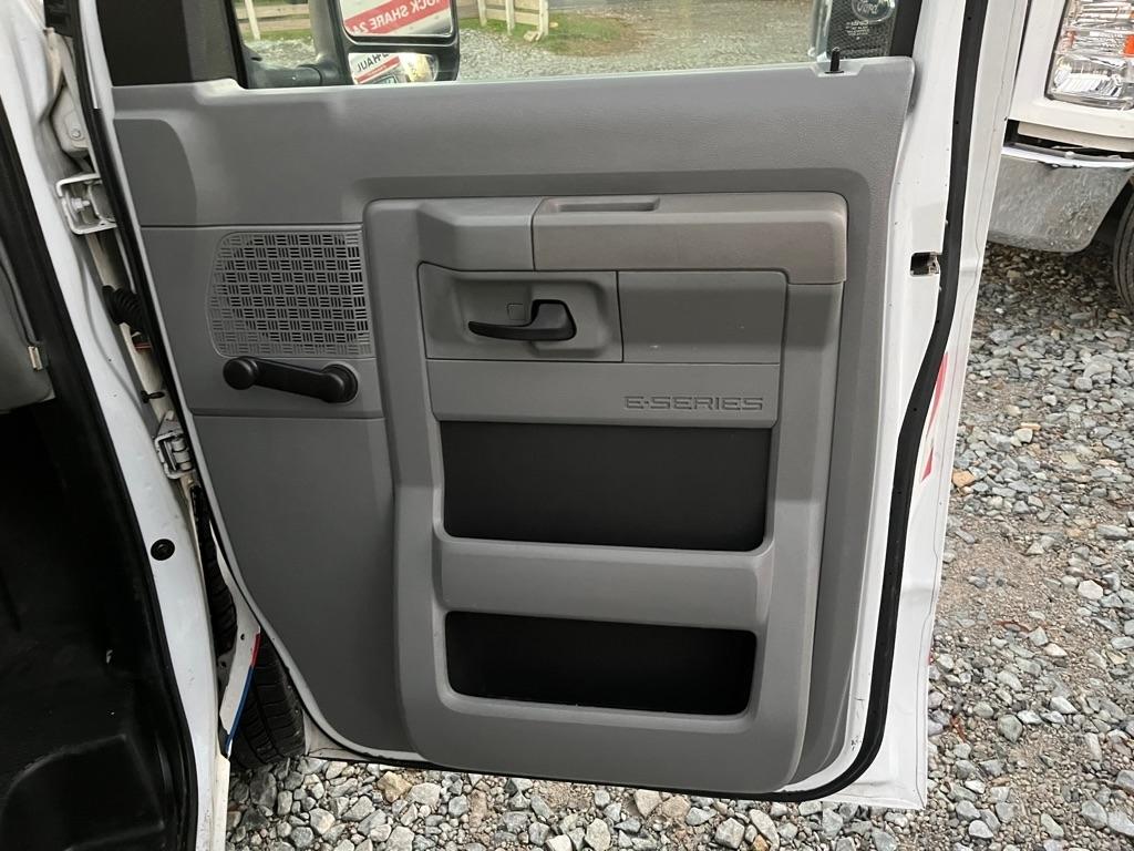 Ford Econoline E-250 2009