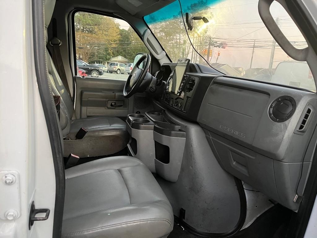 Ford Econoline E-250 2009