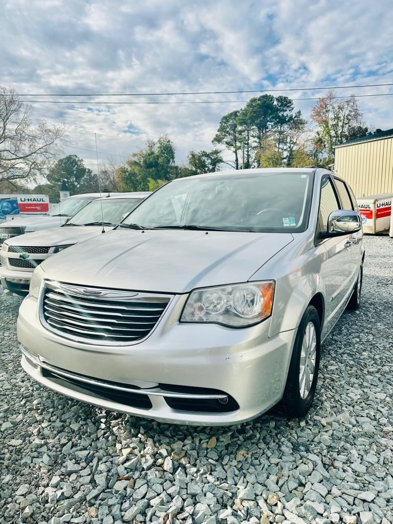 Chrysler Town & Country Touring-L 2012