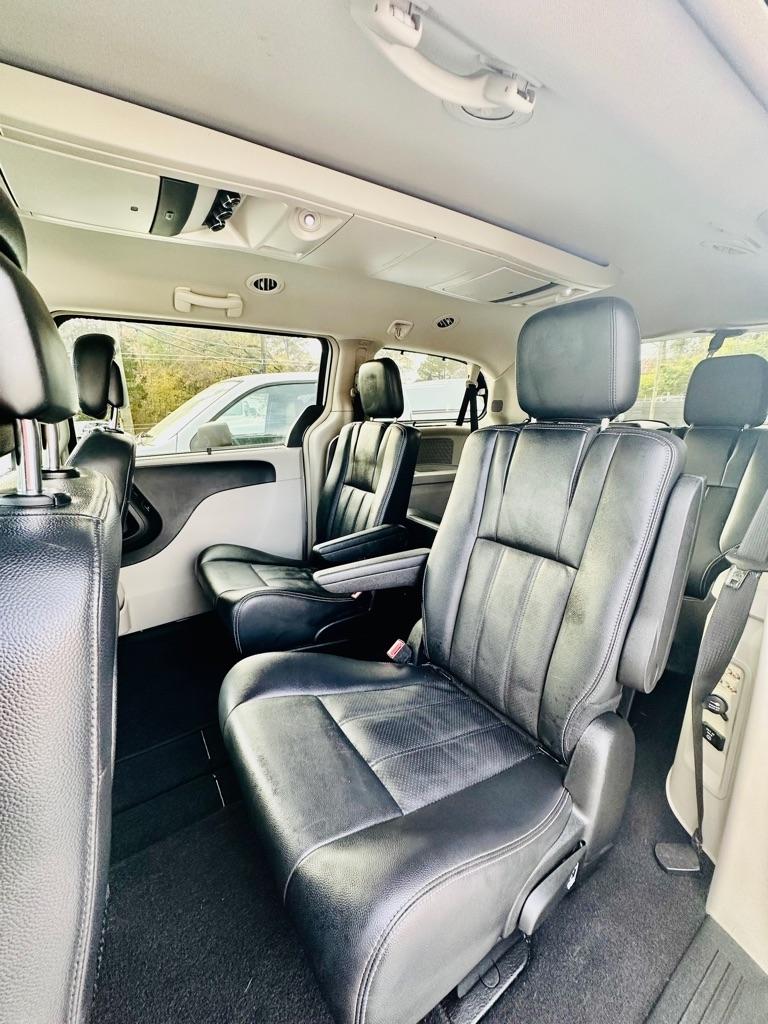 Chrysler Town & Country Touring-L 2012