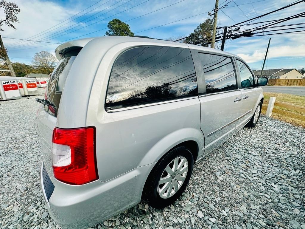 Chrysler Town & Country Touring-L 2012