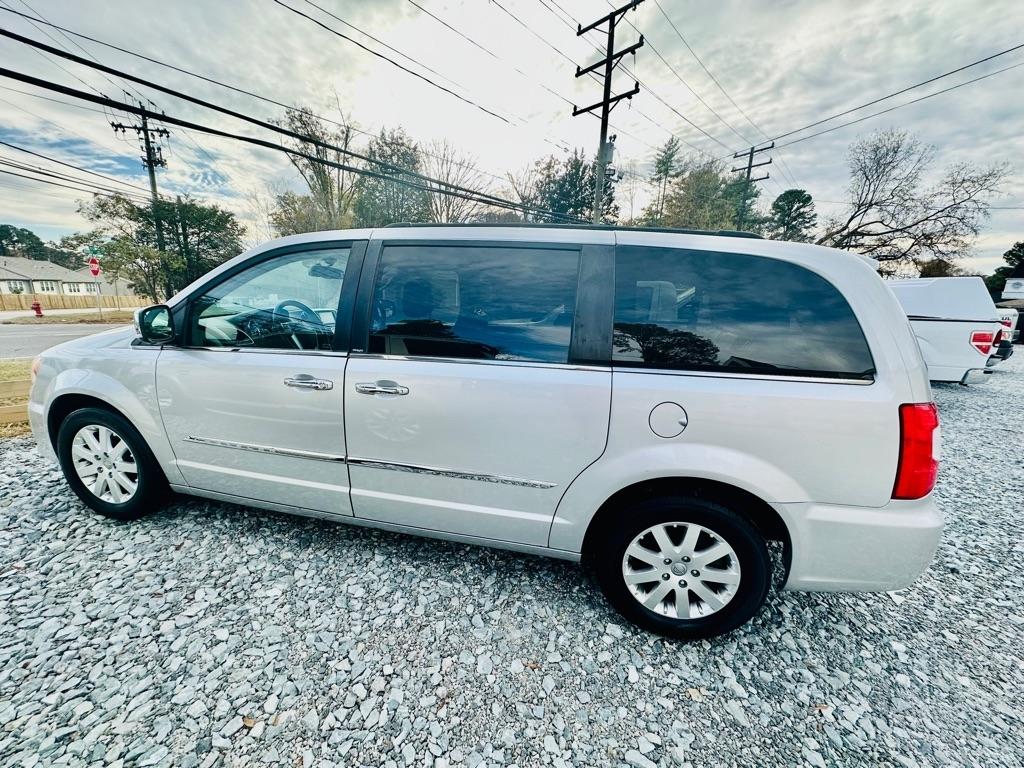 Chrysler Town & Country Touring-L 2012