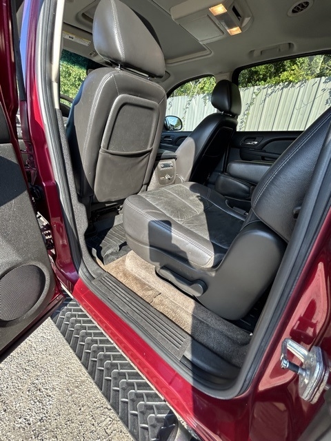 Chevrolet Suburban  2010