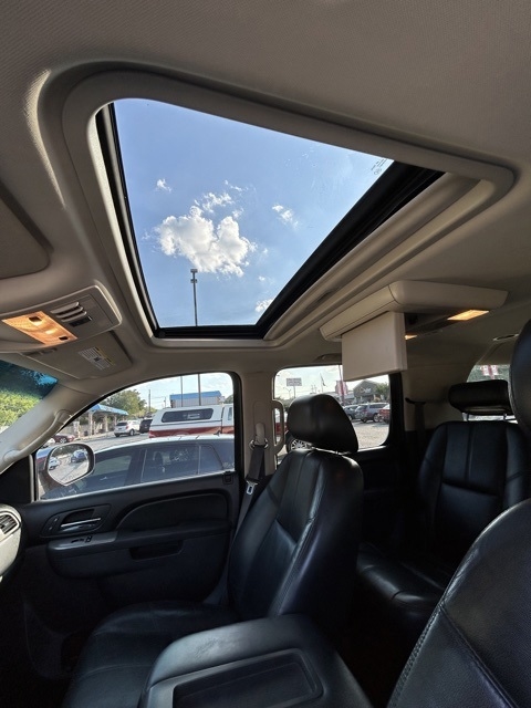 Chevrolet Suburban  2010