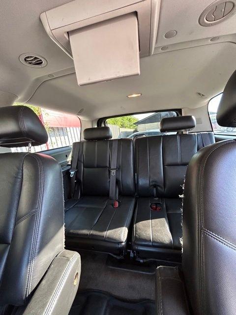 Chevrolet Suburban  2010