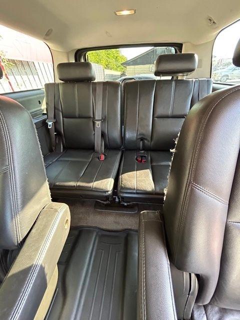 Chevrolet Suburban  2010