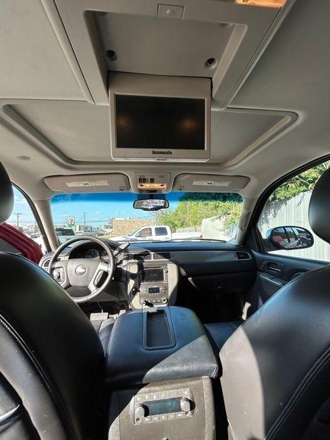 Chevrolet Suburban  2010