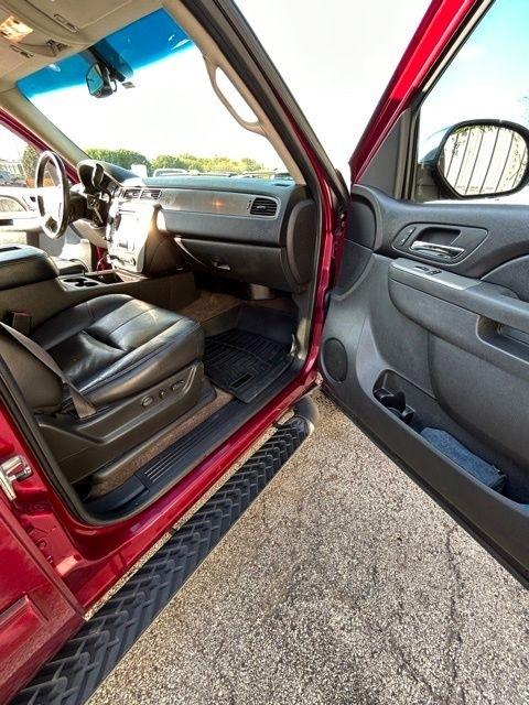 Chevrolet Suburban  2010