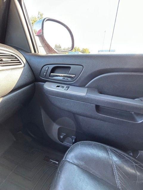 Chevrolet Suburban  2010