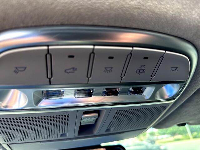 2018 Genesis G90 3.3T Premium photo 38
