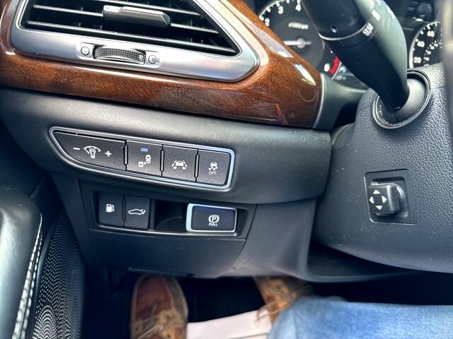 2018 Genesis G90 3.3T Premium photo 39
