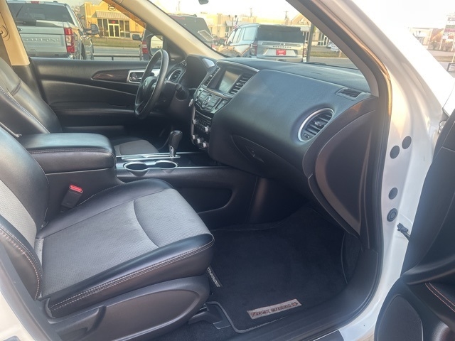 Nissan Pathfinder  2020