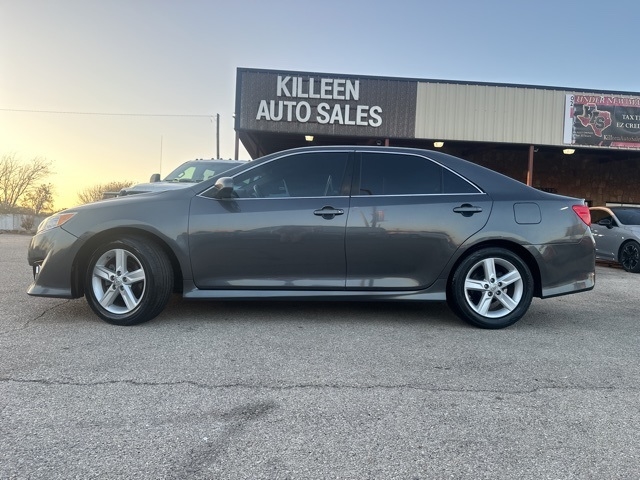 2012 Toyota Camry LE's photo