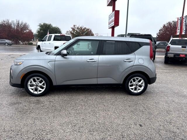 2022 Kia Soul LX's photo