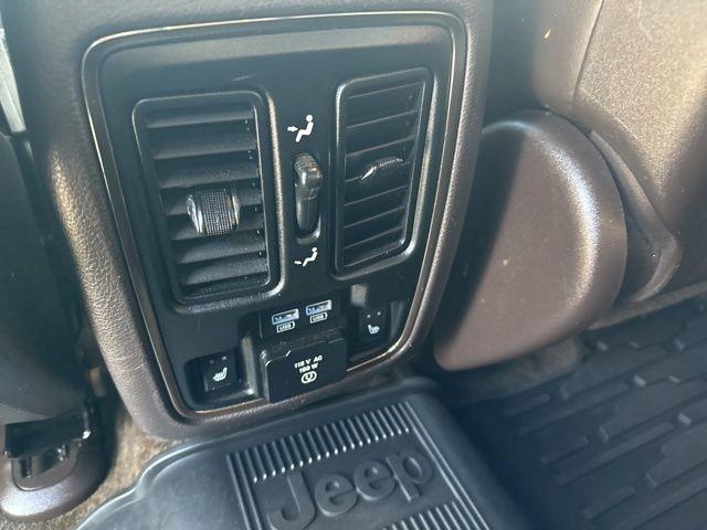 Jeep Grand Cherokee  2016