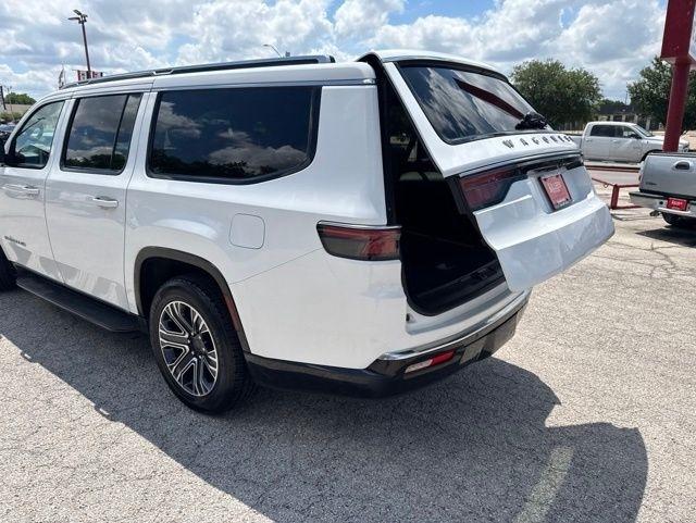 Jeep Wagoneer L  2023