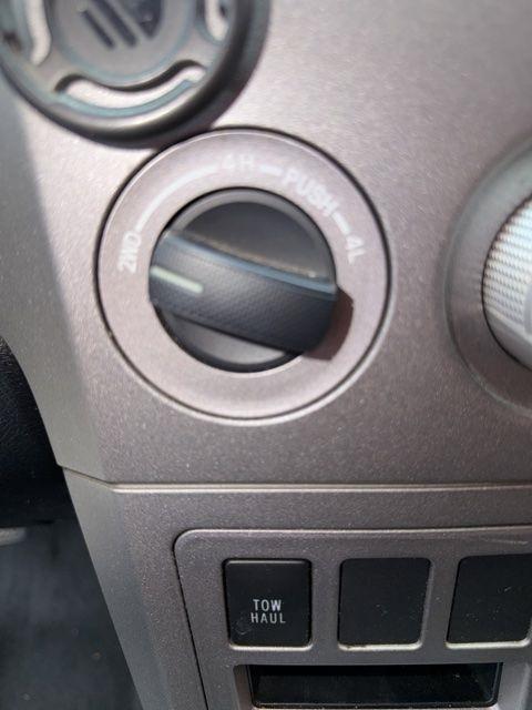 Toyota Tundra 4WD Truck  2013