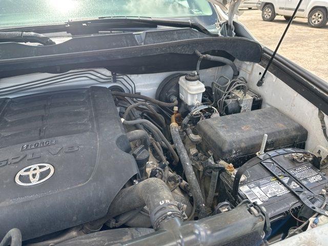 Toyota Tundra 4WD Truck  2013