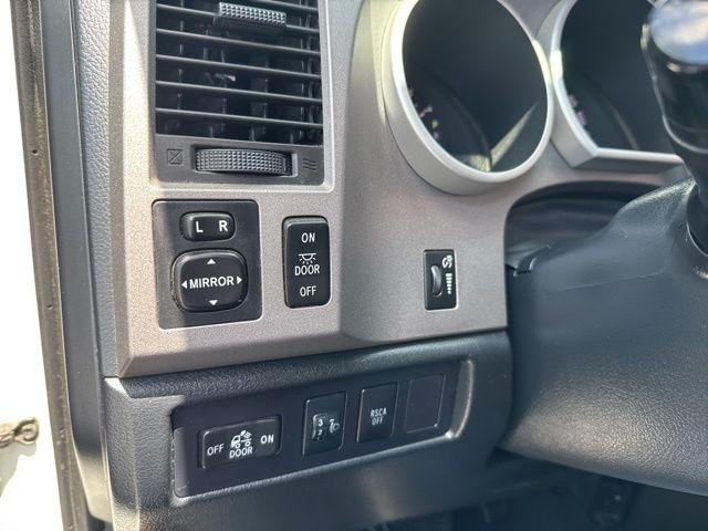 Toyota Tundra 4WD Truck  2013