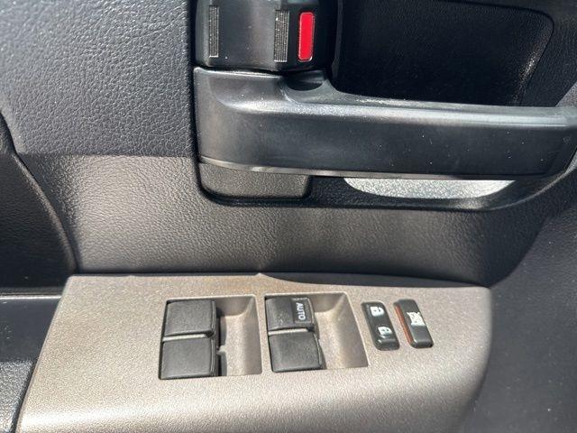 Toyota Tundra 4WD Truck  2013