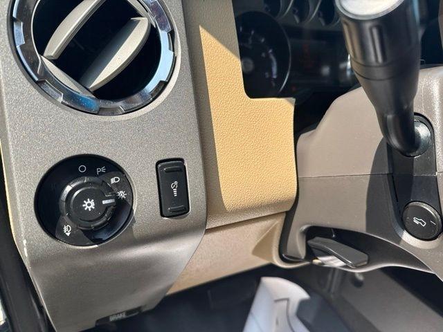 Ford Super Duty F-250 SRW  2012