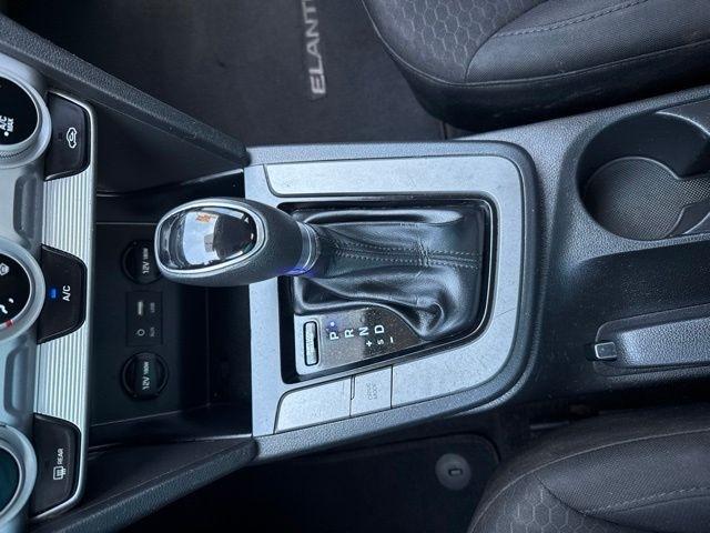Hyundai Elantra  2019