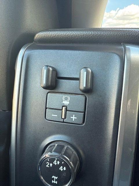 Chevrolet Silverado 2500HD Built After Aug 14  2015