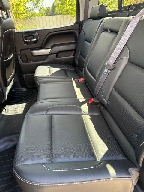 Chevrolet Silverado 2500HD Built After Aug 14  2015