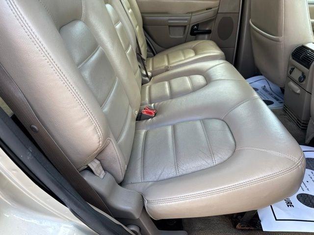 Ford Explorer  2004