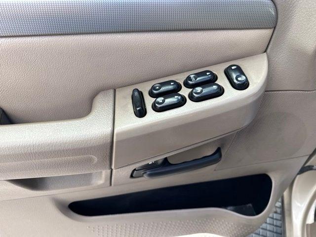 Ford Explorer  2004