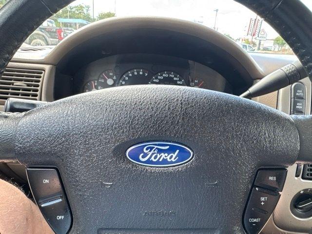 Ford Explorer  2004