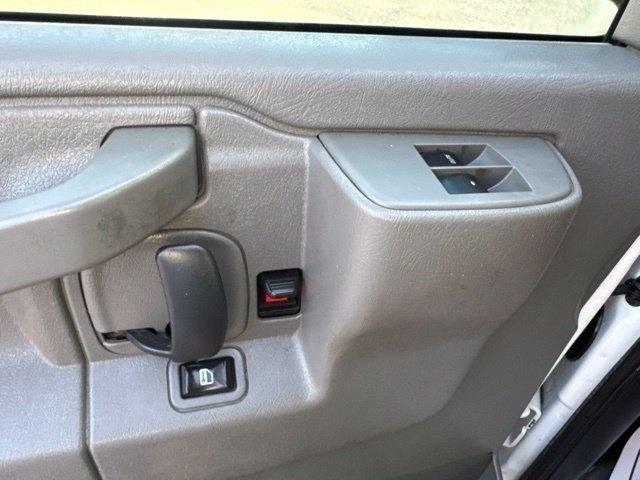 GMC Savana Cargo Van  2016