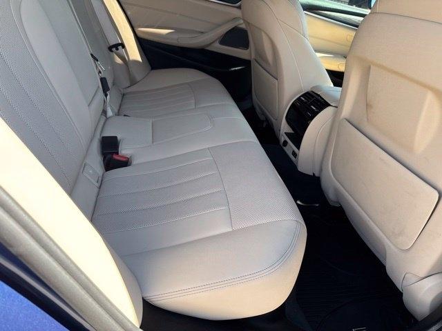 BMW 5 Series  2021