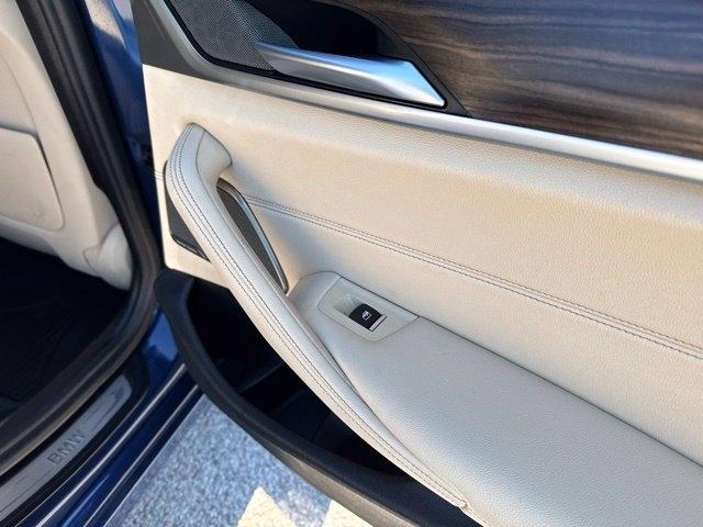 BMW 5 Series  2021