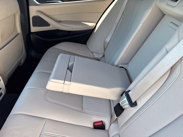BMW 5 Series  2021