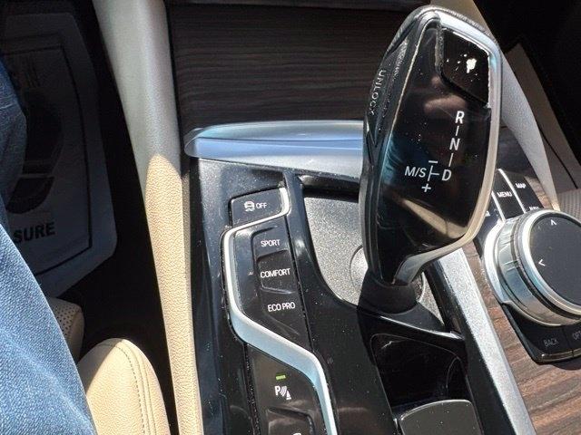BMW 5 Series  2021
